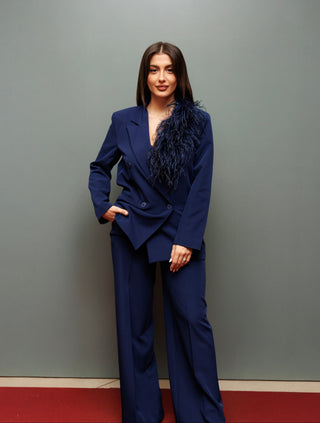 Tailleur Andy Blue piume su scollo