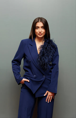 Tailleur Andy Blue piume su scollo