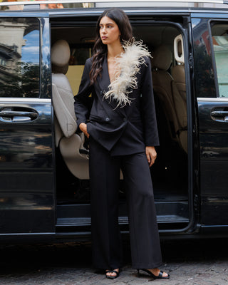 Tailleur Andy Nero piume su scollo