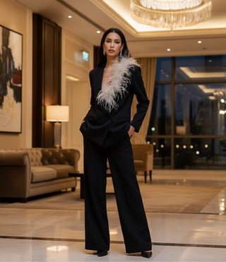 Tailleur Andy Nero piume su scollo